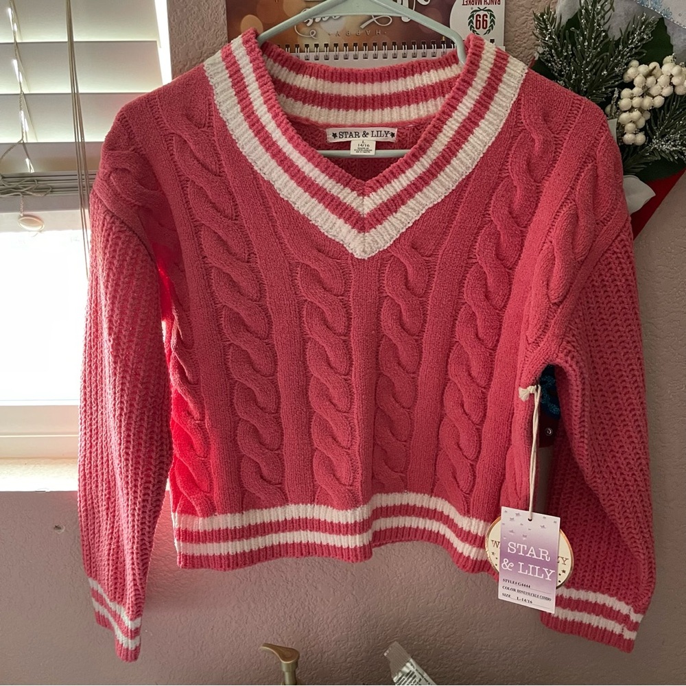 Pink v-neck knitted sweater